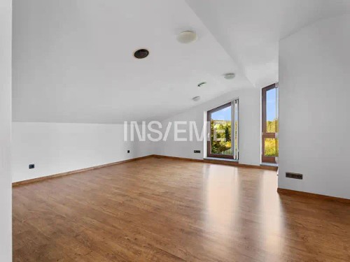 Prodej domu 329 m², pozemek 2002 m²