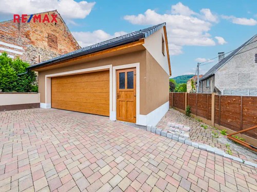 Prodaná  chata 200 m², pozemek 1966 m²