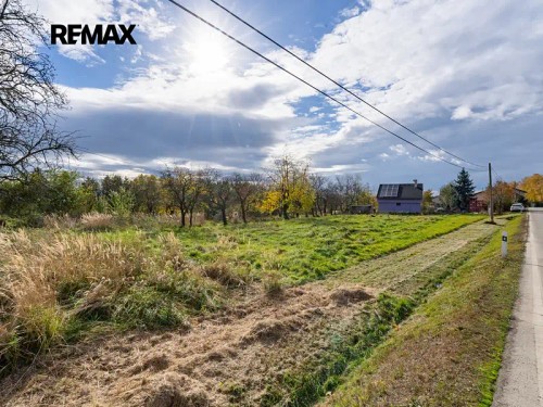 Prodej stavebního pozemku 1353 m²