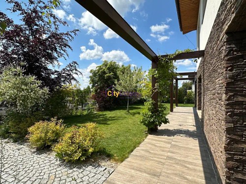 Prodej domu 300 m², pozemek 1122 m²
