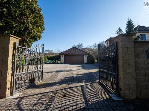 Prodej domu 372 m², pozemek 3764 m²