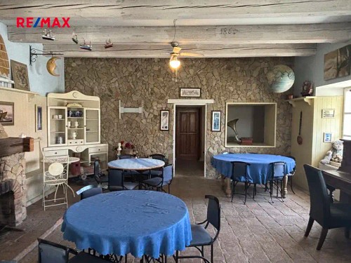 Prodej domu 790 m², pozemek 1193 m²