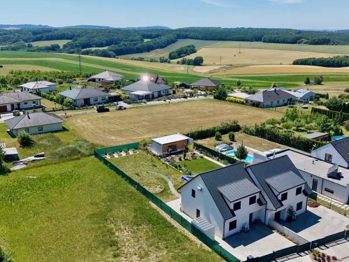 Prodej stavebního pozemku 1058 m²