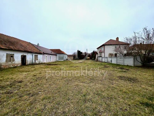 Prodej stavebního pozemku 2298 m²