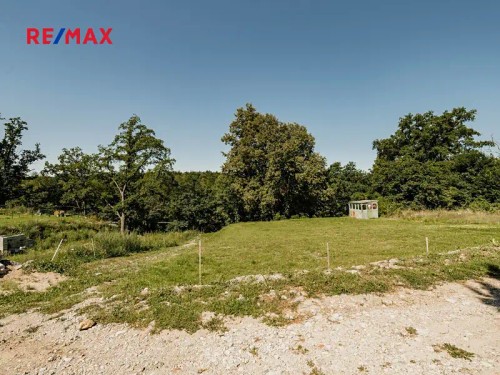 Prodej stavebního pozemku 1093 m²