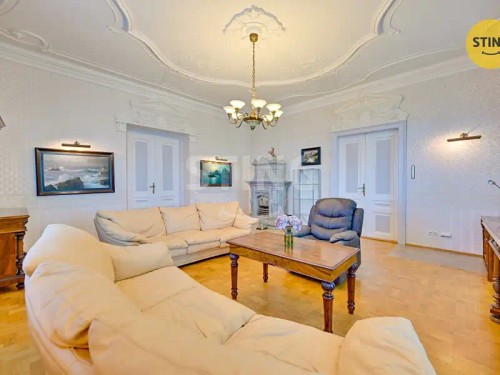Prodej vily 700 m², pozemek 3228 m²