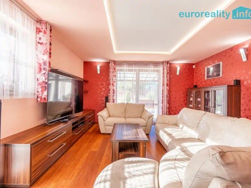 Prodej domu 270 m², pozemek 2175 m²