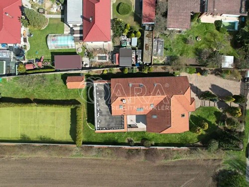 Prodej domu 435 m², pozemek 1865 m²