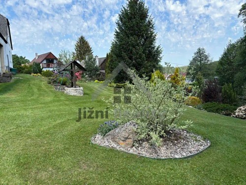Prodej domu 300 m², pozemek 2758 m²