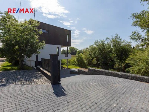 Prodej vily 330 m², pozemek 600 m²