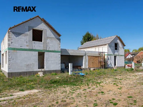 Prodej domu 1388 m², pozemek 7643 m²