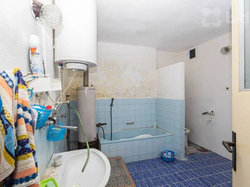 Prodej domu 950 m², pozemek 24944 m²