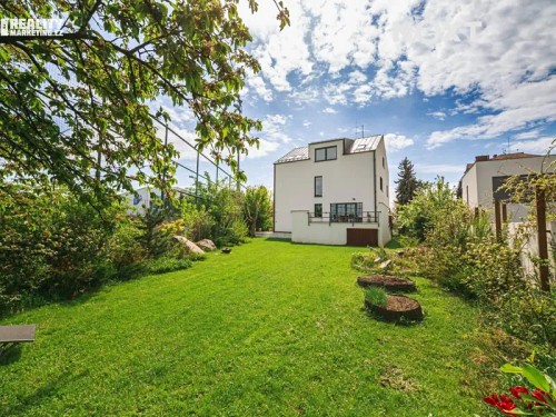 Prodej vily 420 m², pozemek 797 m²