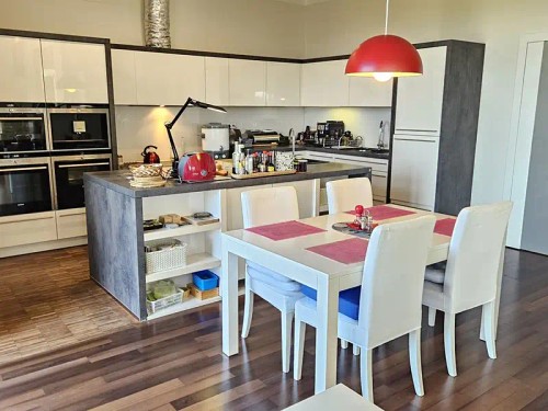 Prodej vily 938 m², pozemek 9445 m²