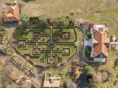 Prodej vily 743 m², pozemek 195432 m²