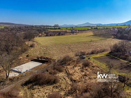 Prodej stavebního pozemku 1305 m²