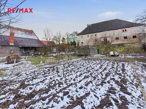 Prodej stavebního pozemku 666 m²