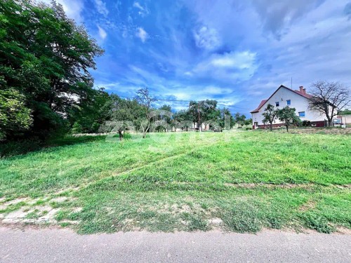 Prodej stavebního pozemku 2044 m²