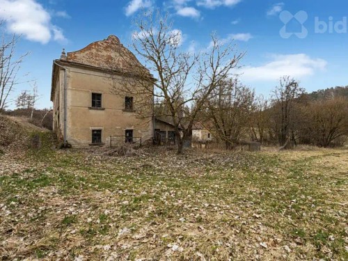 Prodej domu 950 m², pozemek 24944 m²