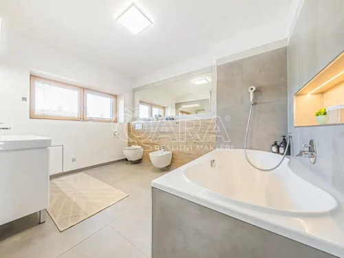Prodej domu 328 m², pozemek 1107 m²