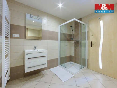 Prodej domu 280 m², pozemek 1293 m²