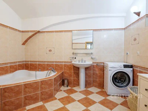Prodej domu 600 m², pozemek 3051 m²