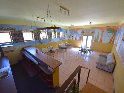 Prodej domu 770 m², pozemek 1076 m²