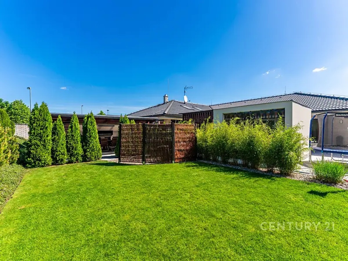 Pod Lesem 588, Lány – fotografie 4