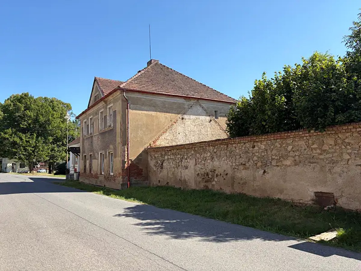 Starosedlský Hrádek, okres Příbram