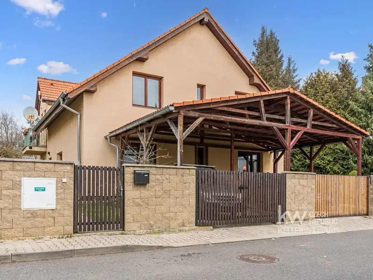 Palouky 1372, Hostivice – fotografie 2