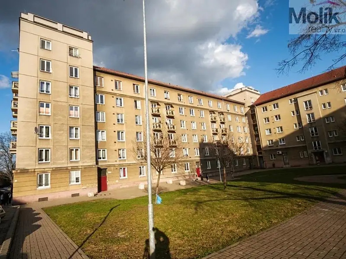 Vítězslava Nezvala 2539, Most