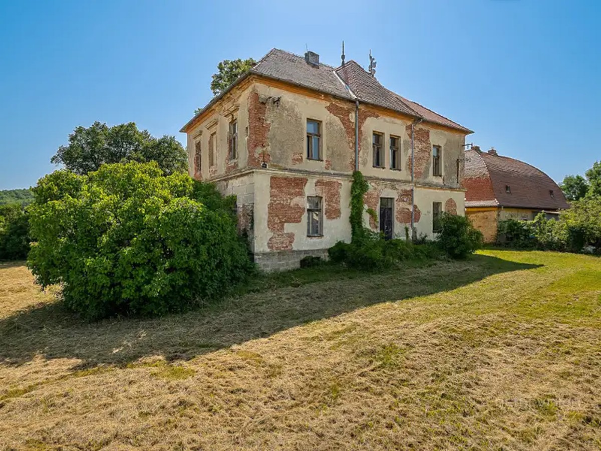 Ke Skalce 29, Tuklaty