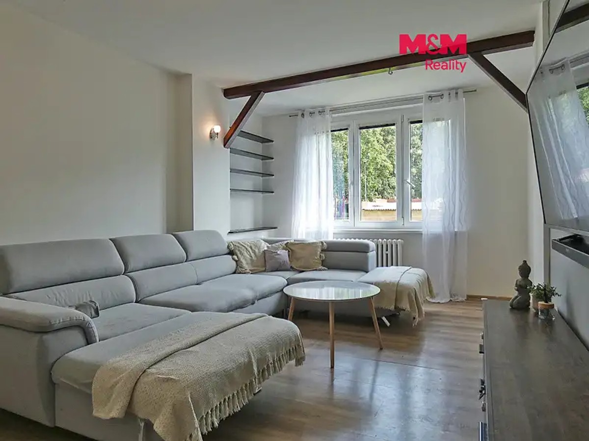 1. máje 327, Třemošnice