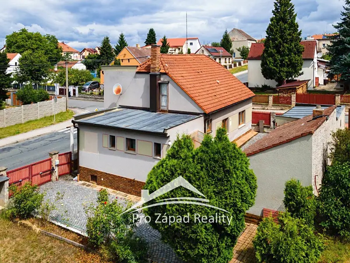 Komenského, Chlumčany