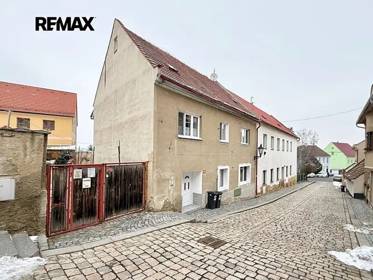 Nádražní schody 806, Žatec