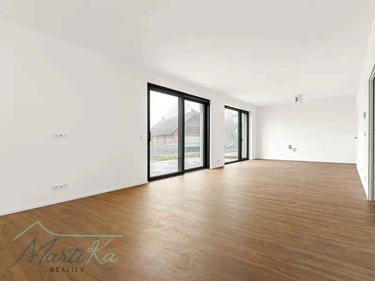 5. května 2306, Úvaly – fotografie 2