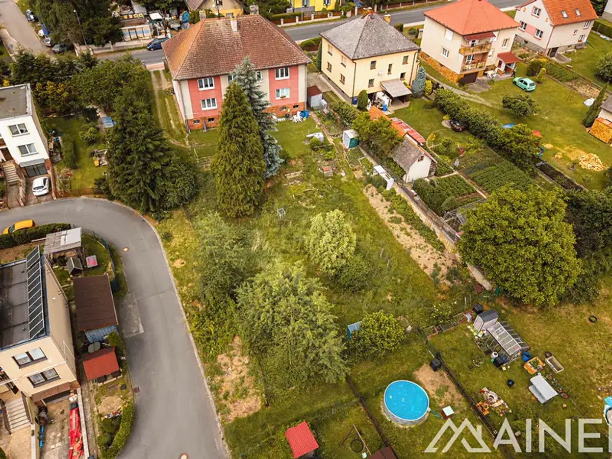 Stavební pozemek 989 m²