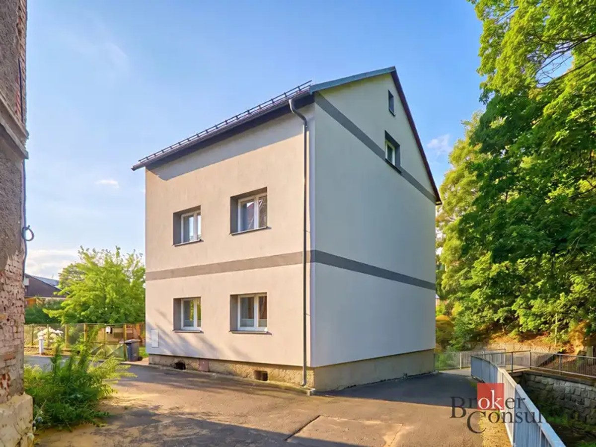 Krátká 893, Kraslice