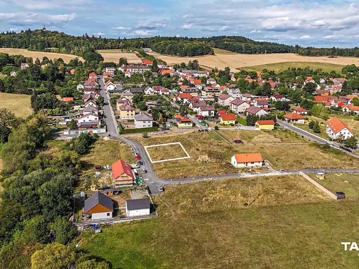 Stavební pozemek 735&nbsp;m²