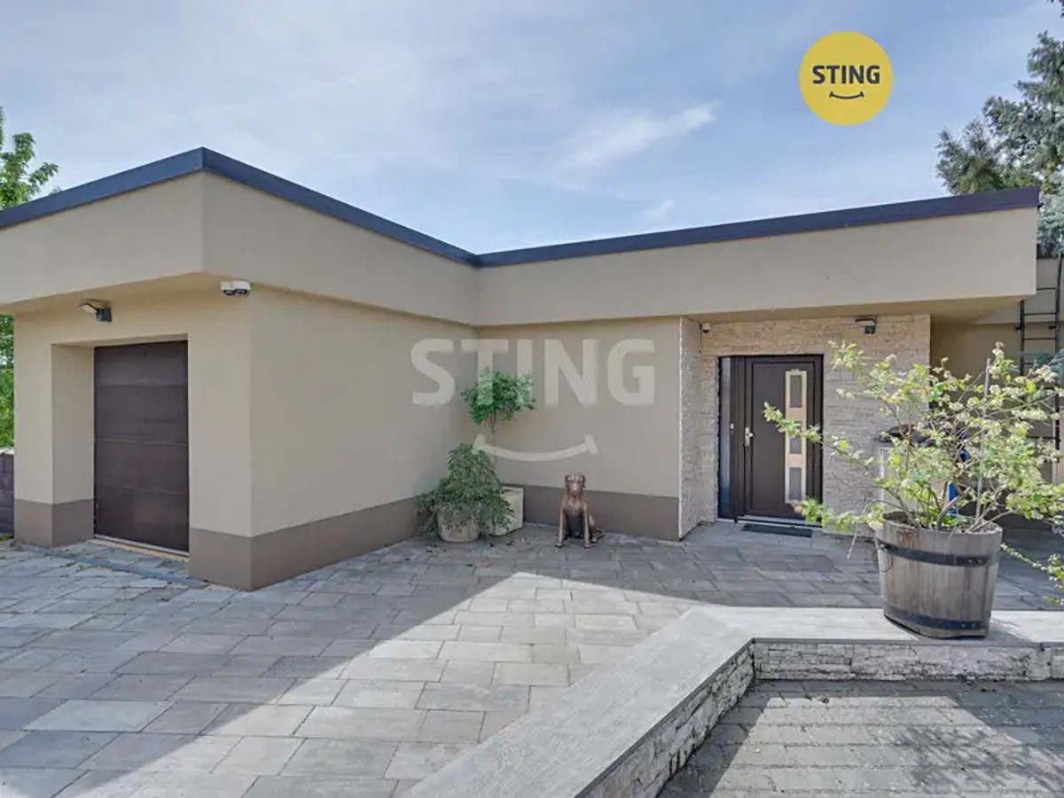 Prodej vily 300 m², pozemek 714 m²