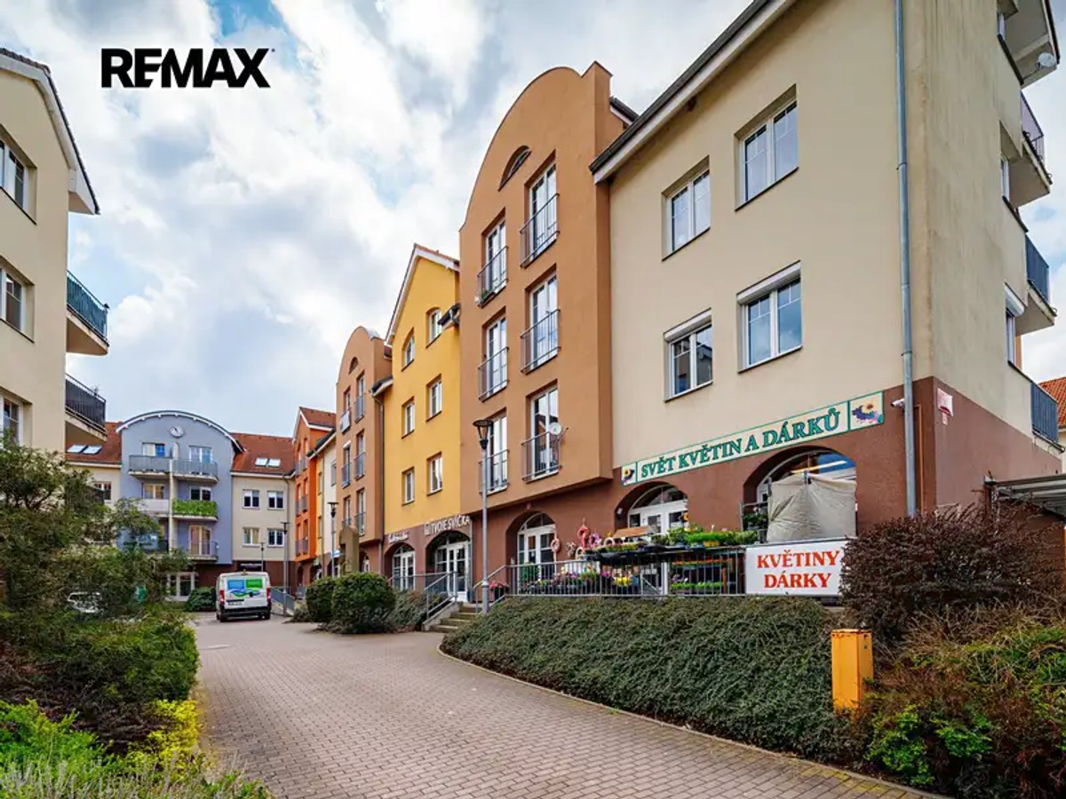 Náměstí Emila Kolbena 460, Strančice – fotografie 2