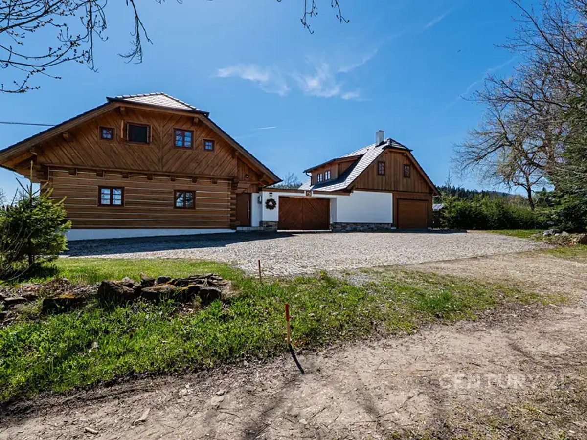 Prodej domu 256 m², pozemek 15675 m²