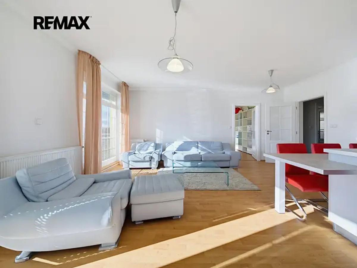 Raisova 2103, Karlovy Vary – fotografie 4