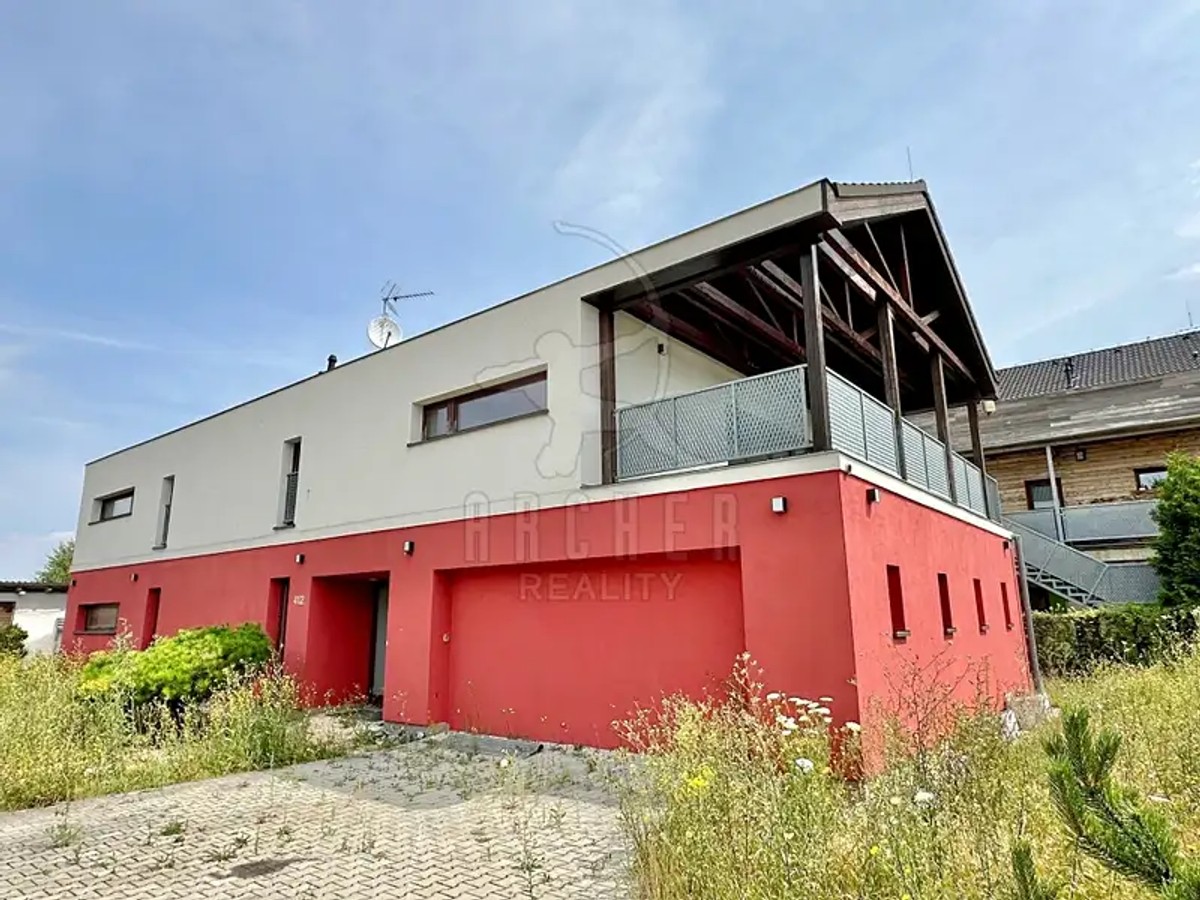 Západní 412, Jeneč
