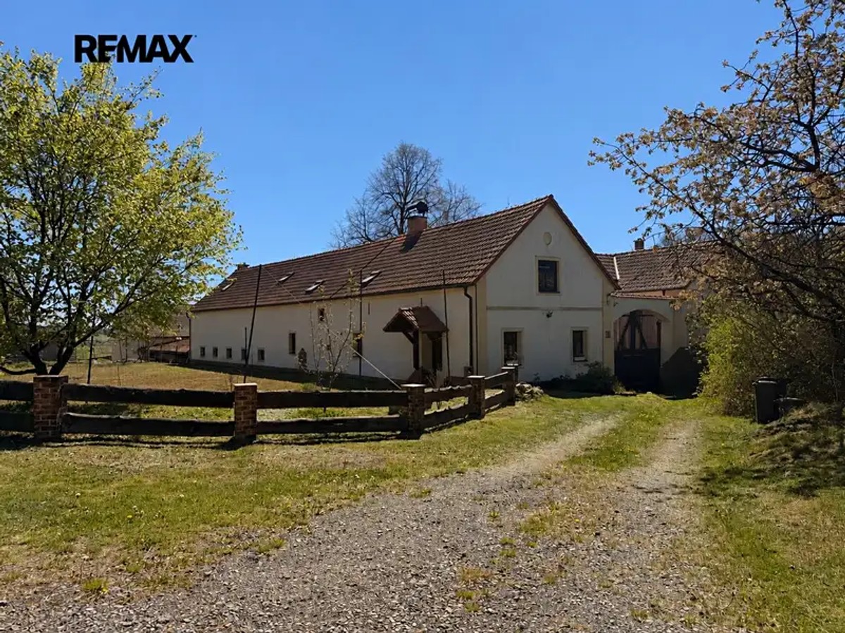 Prodej domu 725 m², pozemek 7880 m²