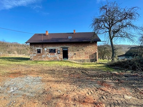 Prodaný dům 100 m², pozemek 3035 m²