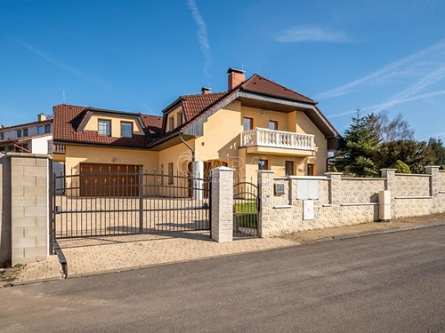 Prodaný dům 375 m², pozemek 750 m²
