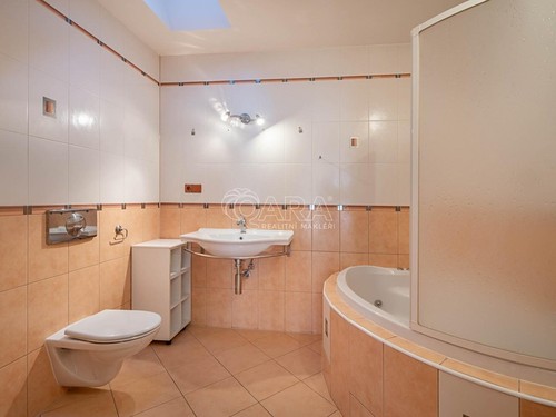 Prodaný dům 375 m², pozemek 750 m²
