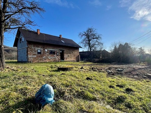 Prodaný dům 100 m², pozemek 3035 m²