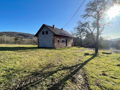 Prodaný dům 100 m², pozemek 3035 m²